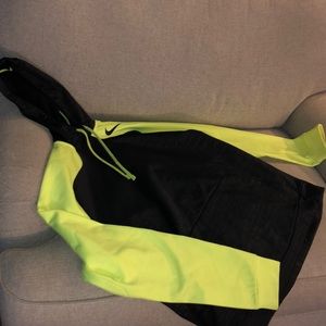 New never worn Nike pull over size XL